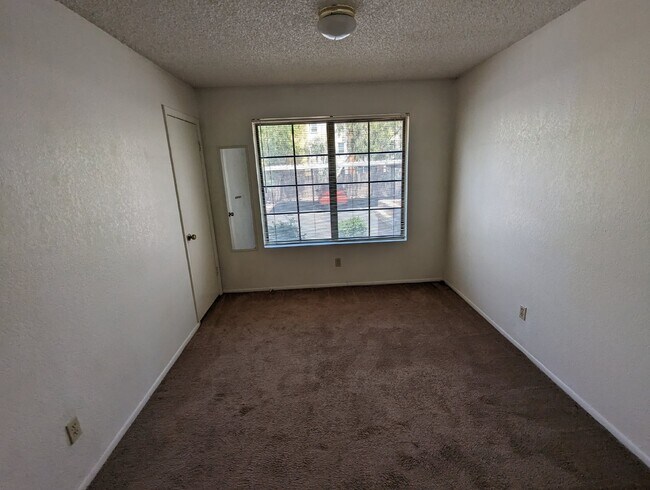 Building Photo - 2 Bedroom 2 Bathroom in Tempe! Water, Sewe...