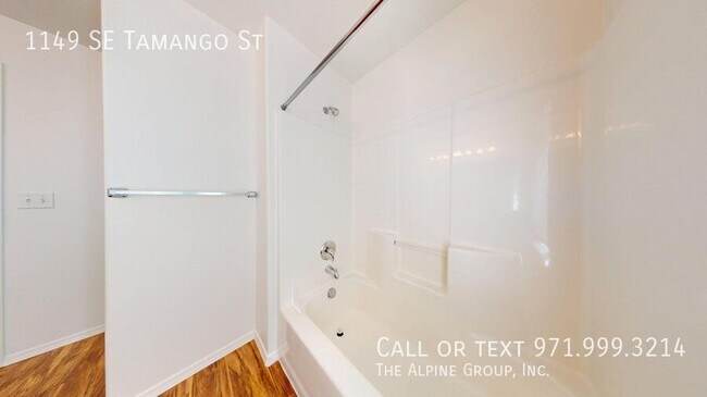 Building Photo - 1149 SE Tamango St