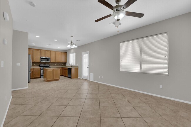 Building Photo - 3 bedroom home in gated community