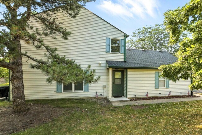 Building Photo - 2621 Wingate Ct