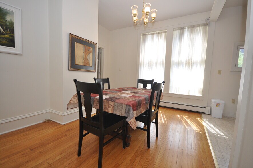 Building Photo - 57 Park St