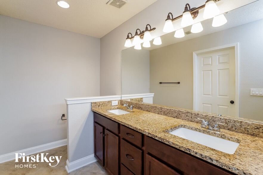 Building Photo - 423 Mahoney Lp