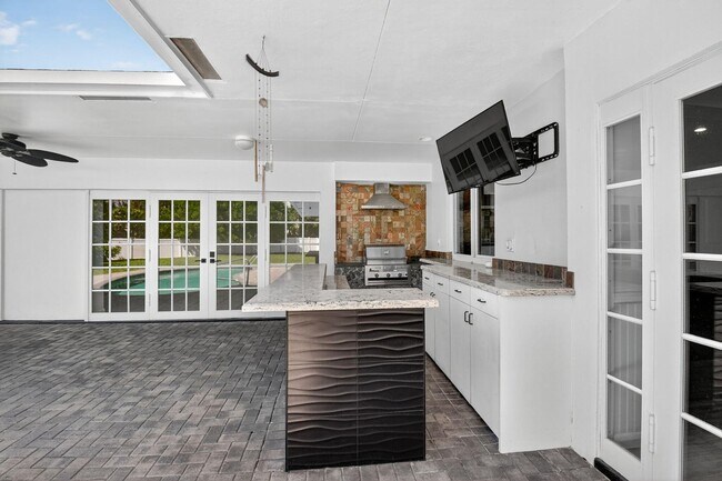 Building Photo - 1599 NW 14th Ave