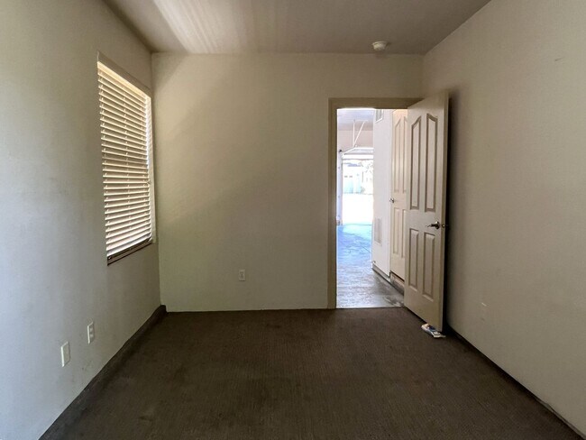 Building Photo - Beautiful 4 bed 3.5 bath home in Eagle jus...
