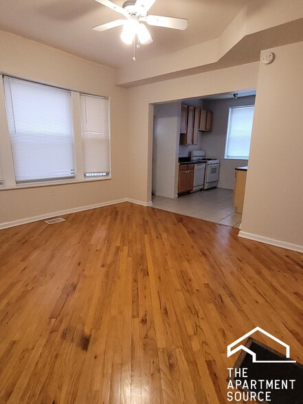 Building Photo - 7509 N Greenview Ave