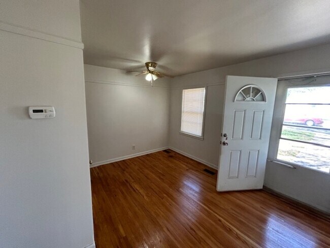 Building Photo - 3 E 28th Ave