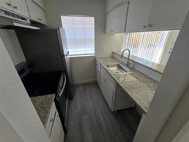 Building Photo - 202 Northcrest Cir