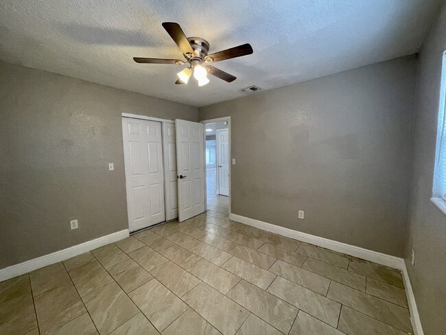 Building Photo - 4 bedroom 2 bathroom pool home for rent