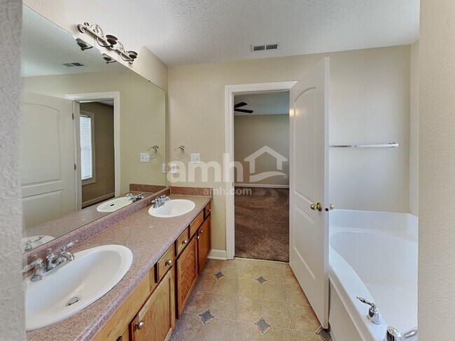 Building Photo - 5647 James Blair Dr