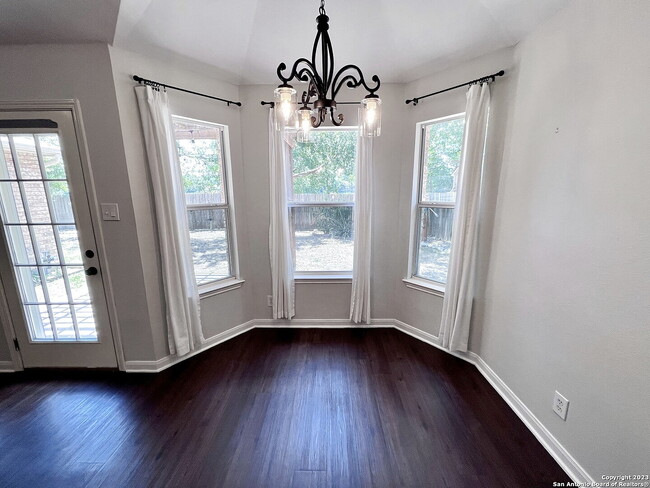Building Photo - Charming 3-Bed Home Near Medical Center w/ Private Greenbelt Backyard!