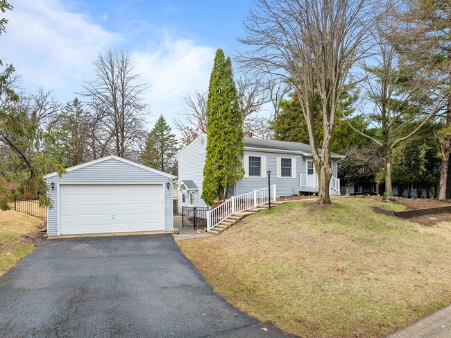 Building Photo - 438 Sylvan Dr