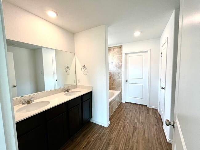 Building Photo - 112 Wolseley Dr