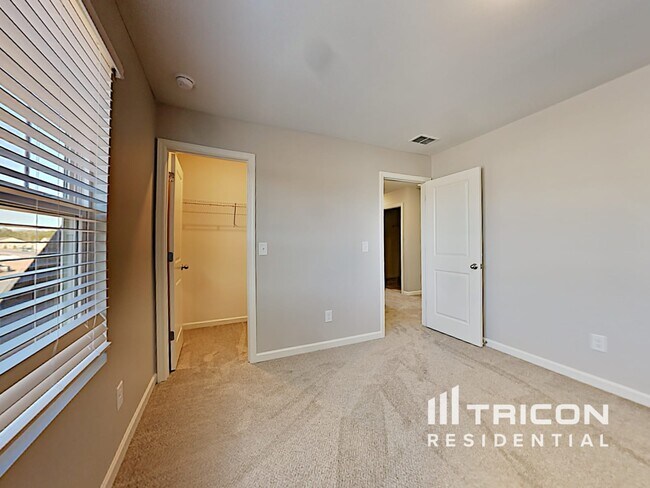 Building Photo - 238 Trail Winds Dr