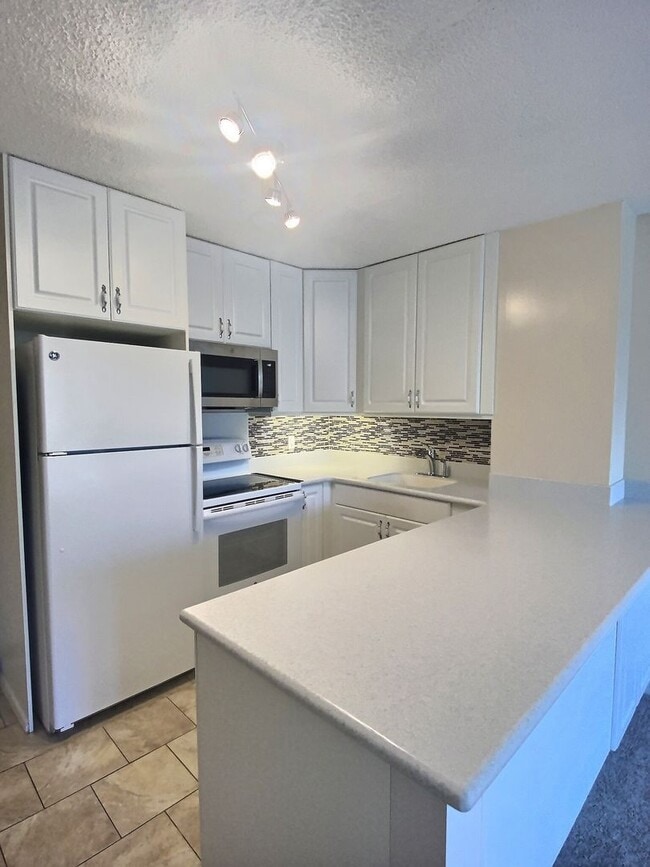 Building Photo - Cute 1 bedroom 1 bath with parking