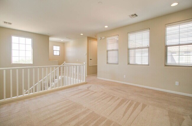 Building Photo - 9427 E Trailside View