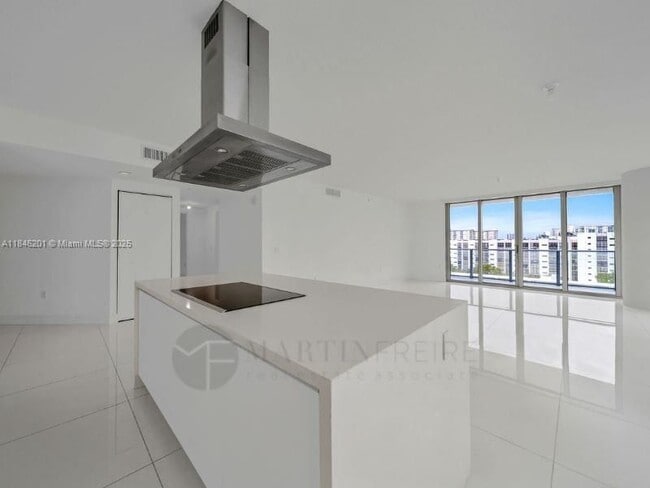 Building Photo - 300 Sunny Isles Blvd