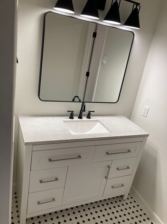 Building Photo - 3 Bedroom House in SW Eugene