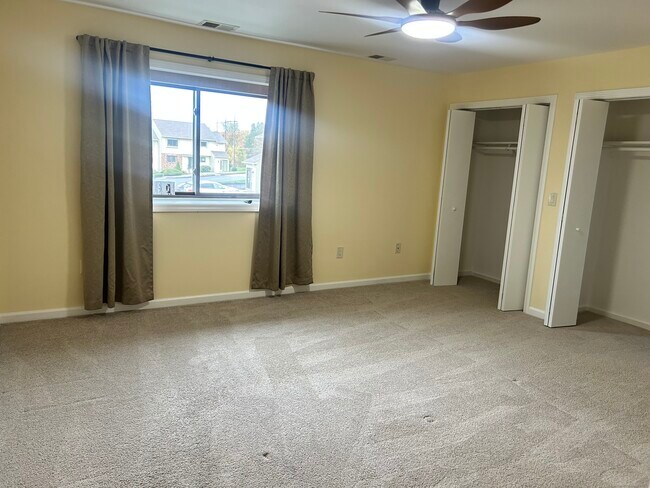 Building Photo - 1102 Summer Hill Dr