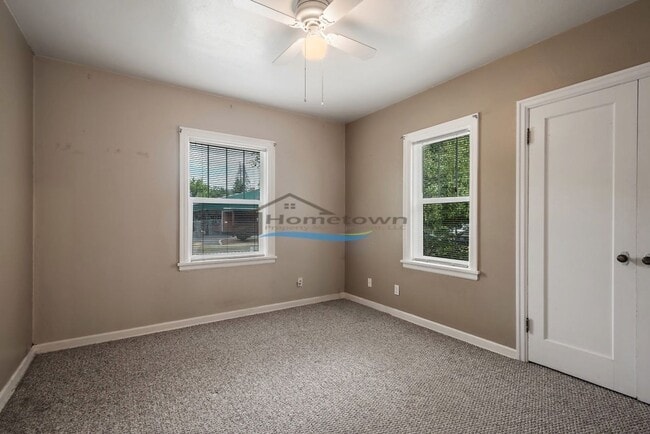 Building Photo - Well-Maintained 3 Bed 2 Bath Cottage in Do...