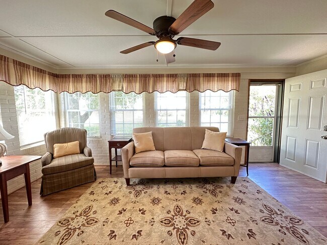 Building Photo - Fully Furnished/Inclusive 2 Bedroom/1 Bathroom Rancher For Rent