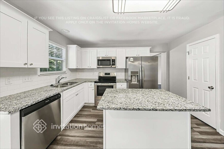 Building Photo - 8902 Fuschia Ct