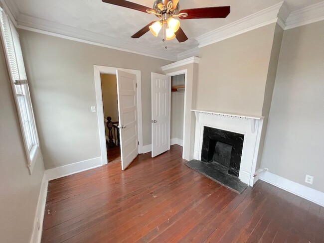 Building Photo - 2 BED | 1.5 BATH | VICTORIAN DISTRICT | PR...