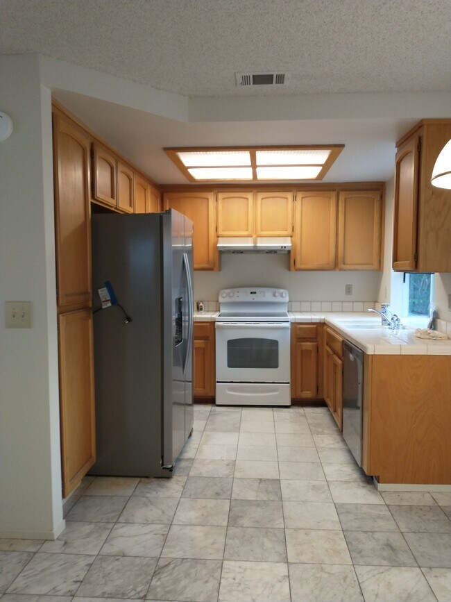 Building Photo - 1508 New Bedford Ct