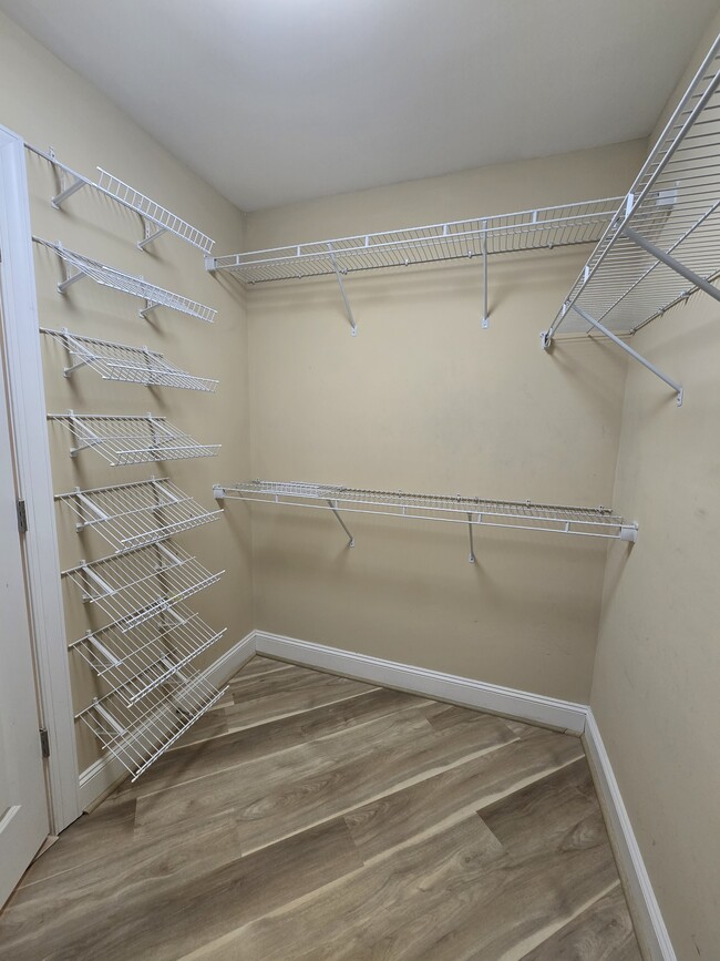 Building Photo - 716 Carneros Ci