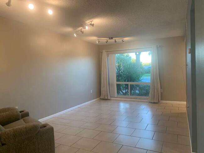 Building Photo - 1420 70th St N