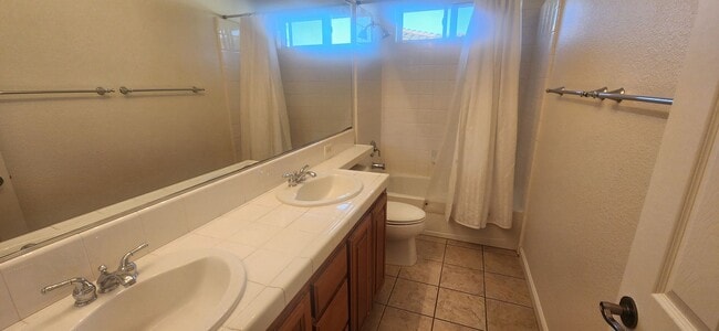 Building Photo - Beautiful 4 Bedroom 2.5 Bathroom Home on Large Lot in Elk Grove