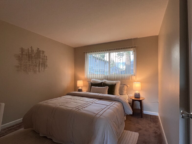 Building Photo - 14655 SW 76th Ave