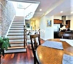 Building Photo - 10 Follen St