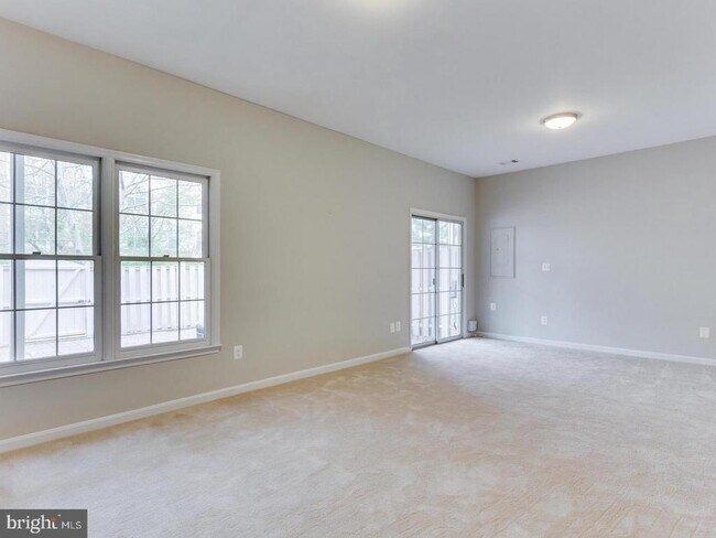 Building Photo - 9421 Van Arsdale Dr