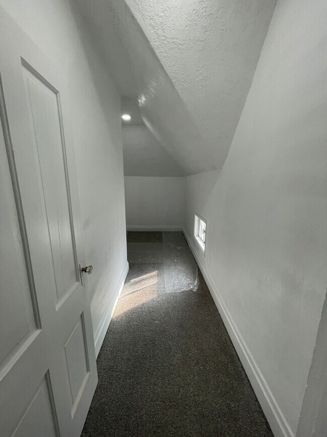 Building Photo - 13224 S Redwood Rd