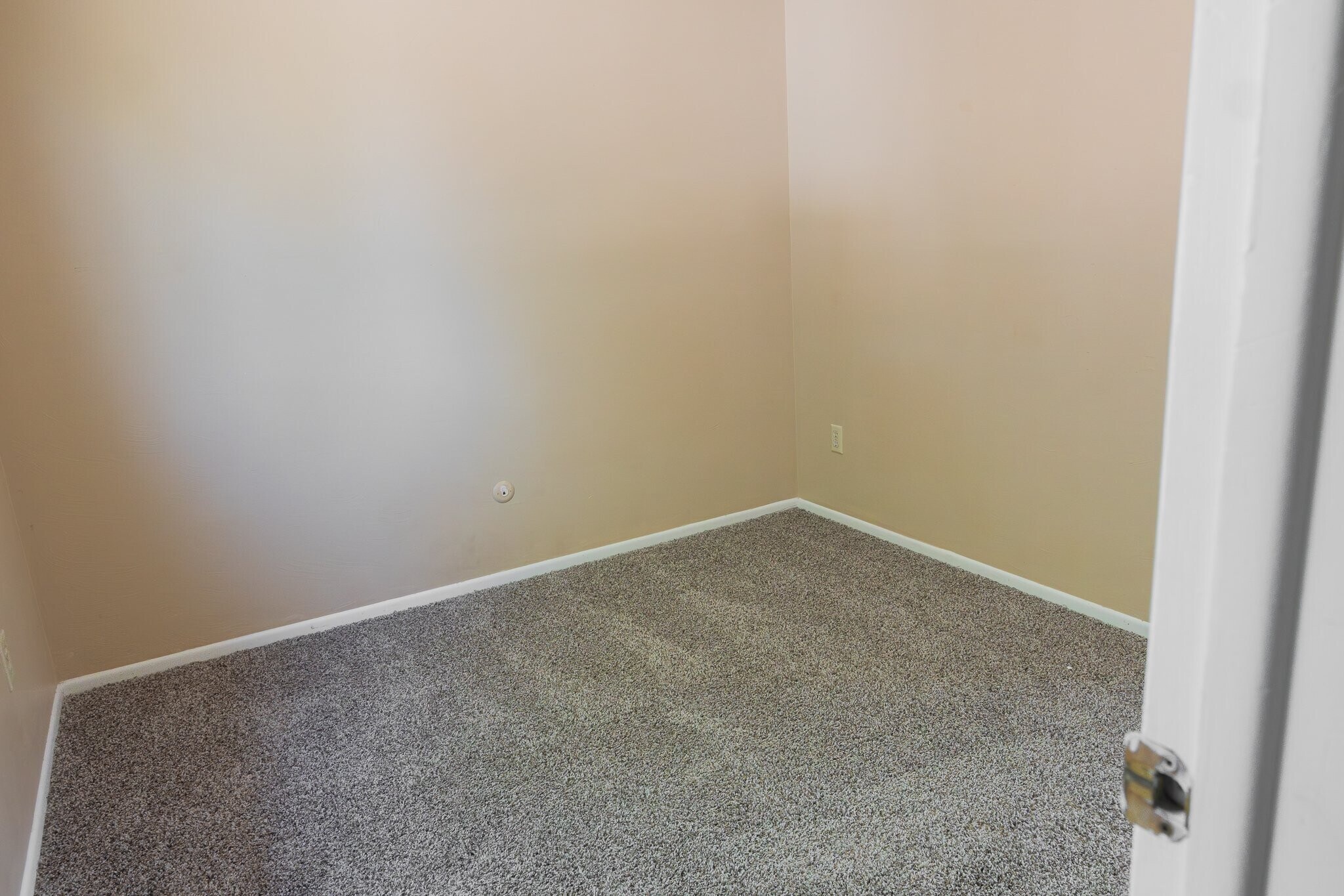 Building Photo - 2617 Montebello Dr W