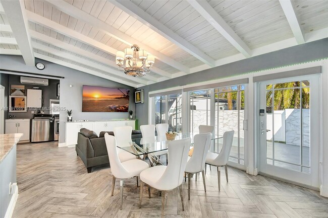 Building Photo - 2531 Gulfstream Ln