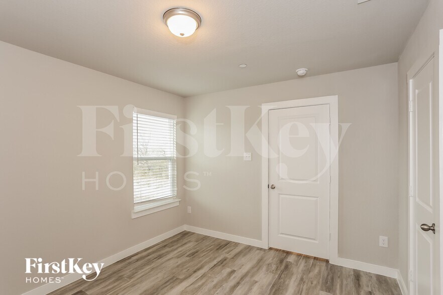 Building Photo - 339 Niki Dr