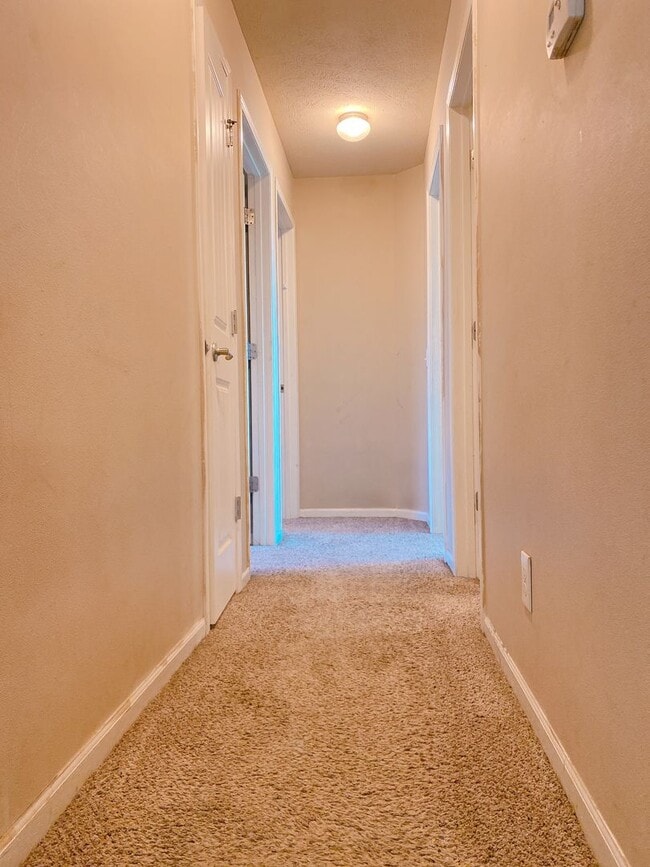 Building Photo - Beautiful 3 bed 2 bath house $1995, Glenmo...