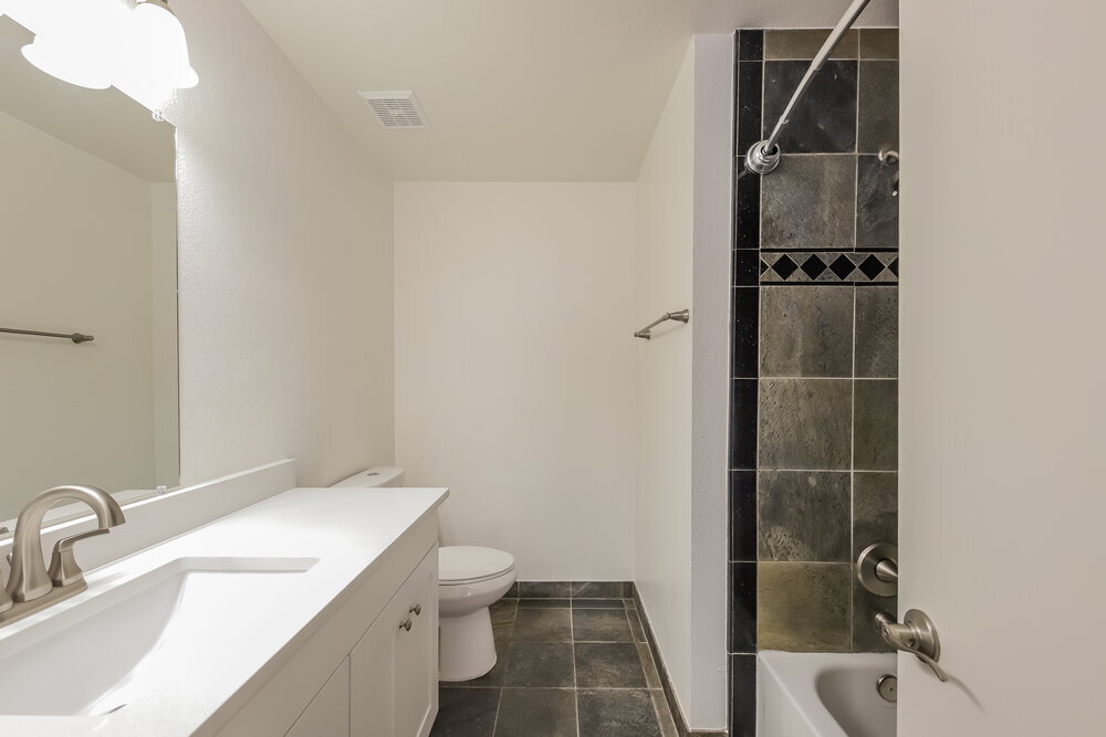 Building Photo - 8810 W Grovers Ave