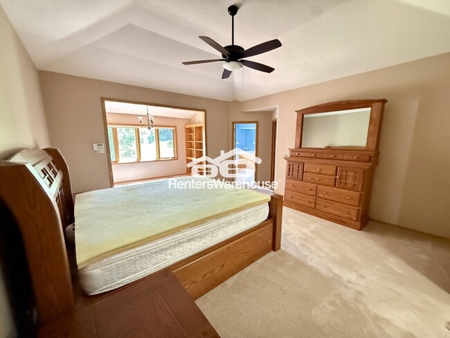 Building Photo - 10445 Fawns Way