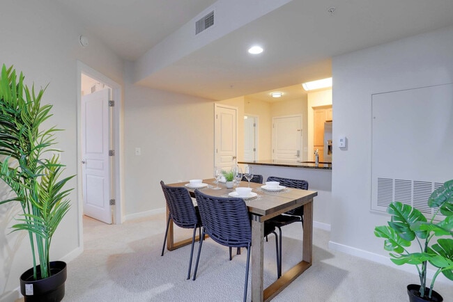 Building Photo - 550 14th St S