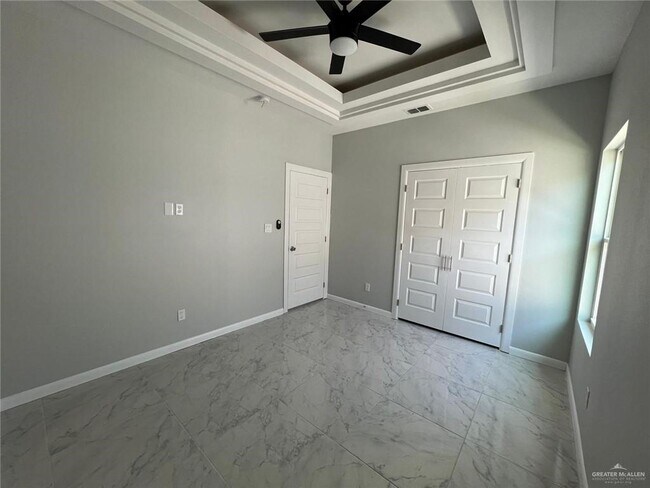 Building Photo - 11 S Mia Ln