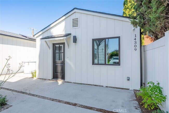 Building Photo - 14309 Califa St