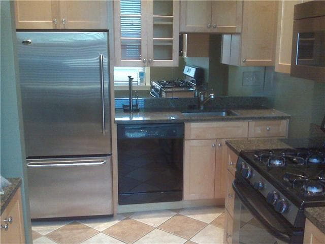 Building Photo - 802 Washington Ave