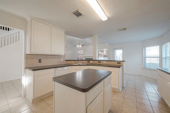 Building Photo - 17210 Double Lilly Dr