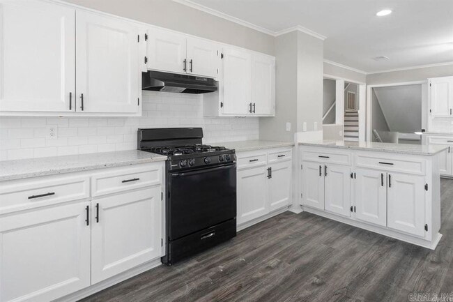 Building Photo - 2014 W Lakeview