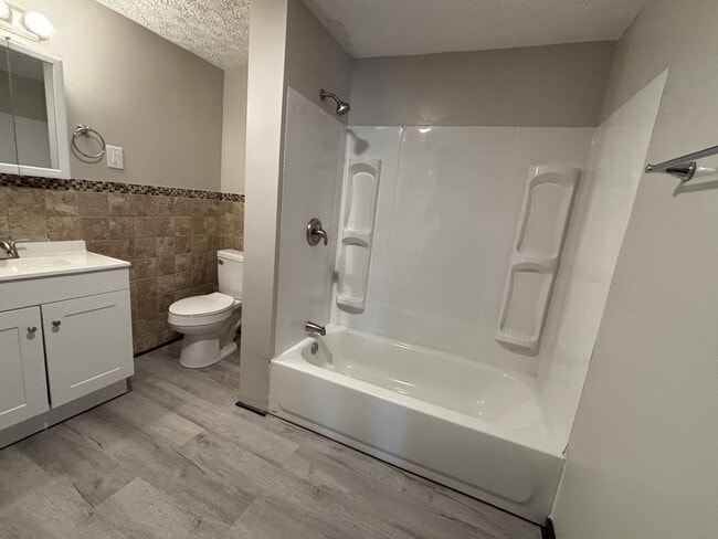 Building Photo - 1901 Maple Ave NE