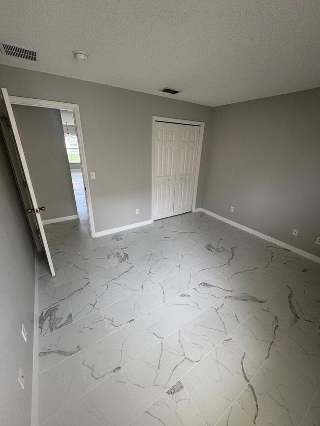 Building Photo - Spacious 4 bedroom house in Waterford Chase