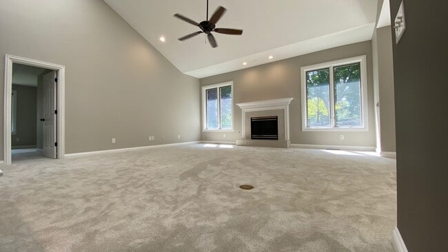 Building Photo - 5665 Stone Lake Dr