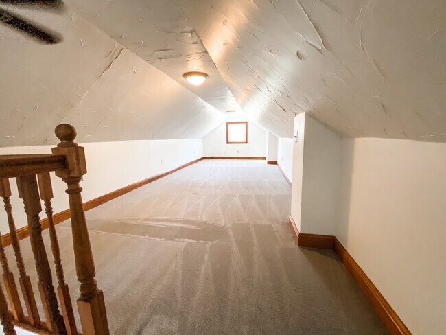 Carpeted Third Bedroom - 6604 Buckingham Plz